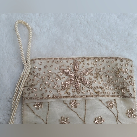 Cream and gold beaded stockings, set of 2 - Picture 4 of 8
